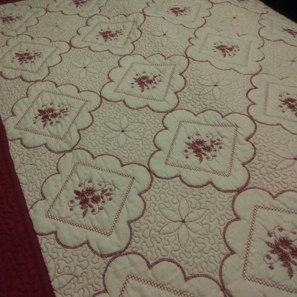 2296 Red & White Embroidered Throw or Wall Hanging - Picture 3 of 6
